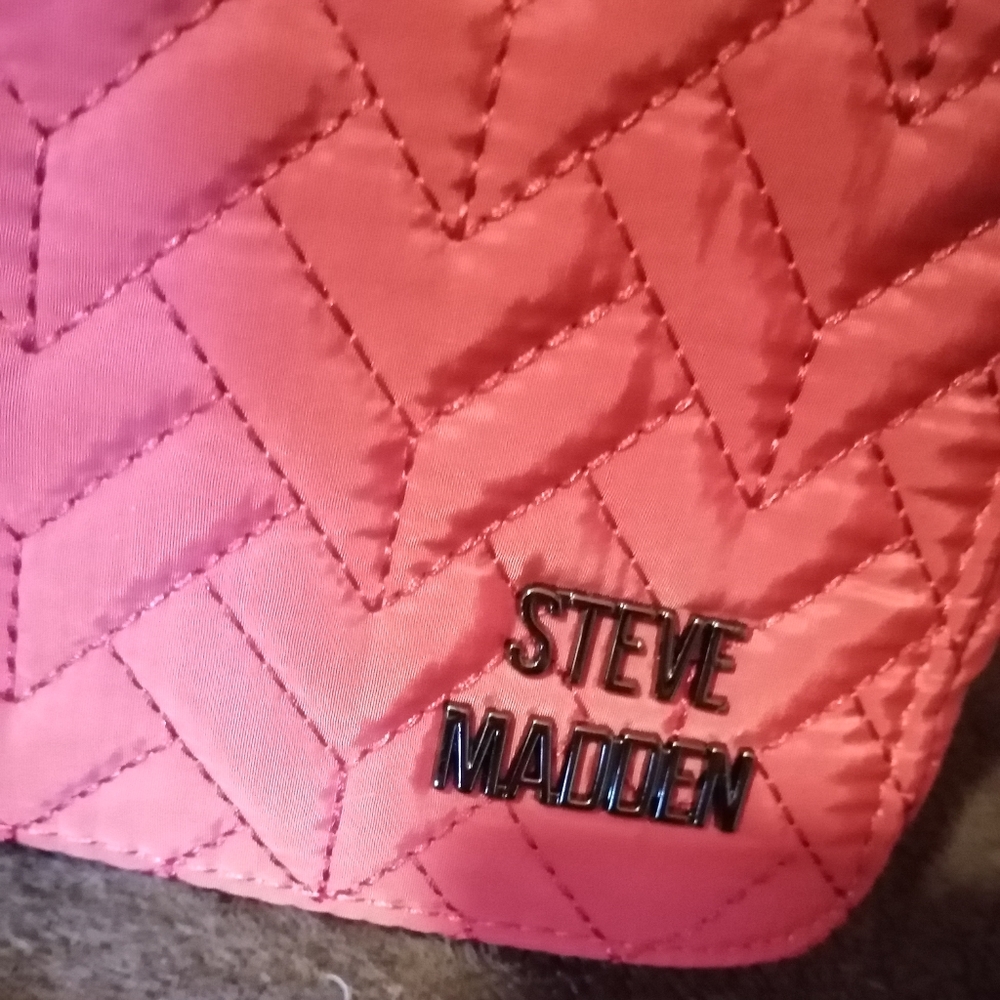 NWOT Quilted Polyester and vegan leather small Steve Madden purse - Picture 3 of 16